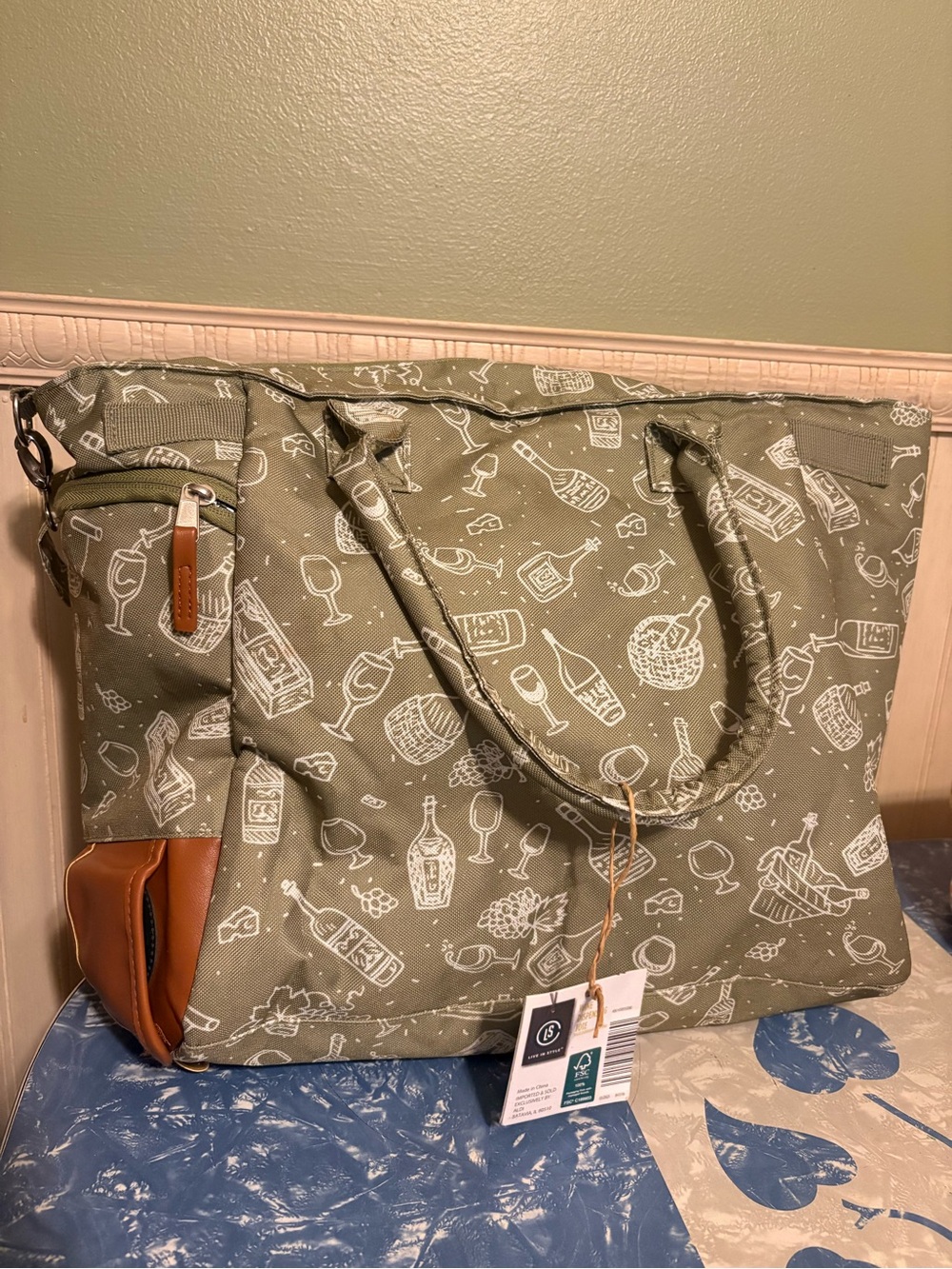 NWT Live in Style Green Canvas Wine Dispensing Cooler Bag Wine & Cheese Print
